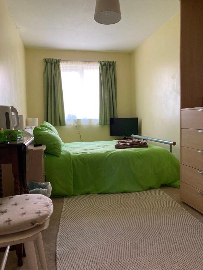 Rowan Close Whitchurch  Екстериор снимка